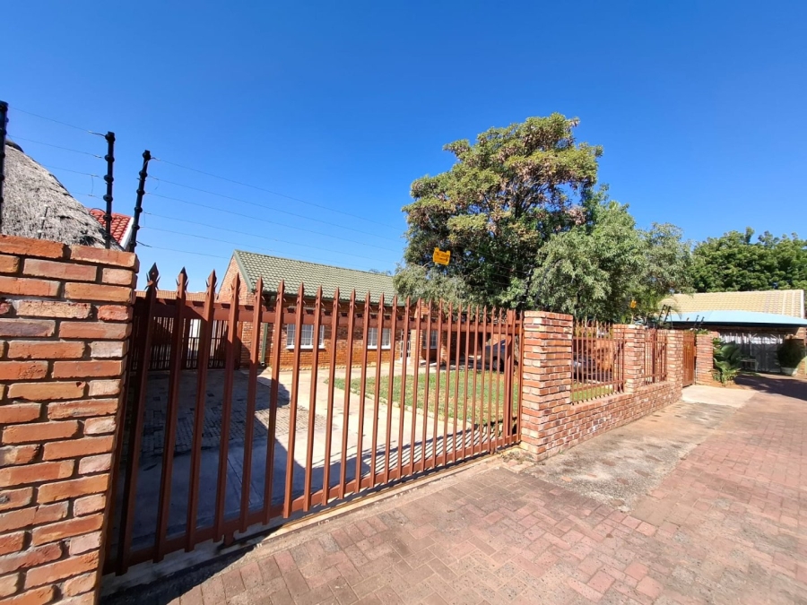 3 Bedroom Property for Sale in Geelhoutpark North West